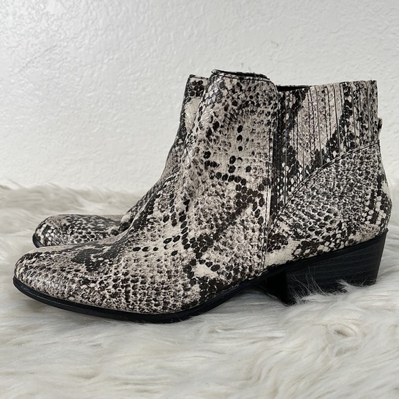 UNIONBAY TIPPER Ankle Booties Faux Snakeskin Print Almond Toe Size 8 - Picture 3 of 13